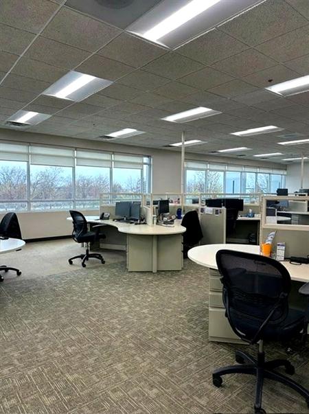 Office workstations clean